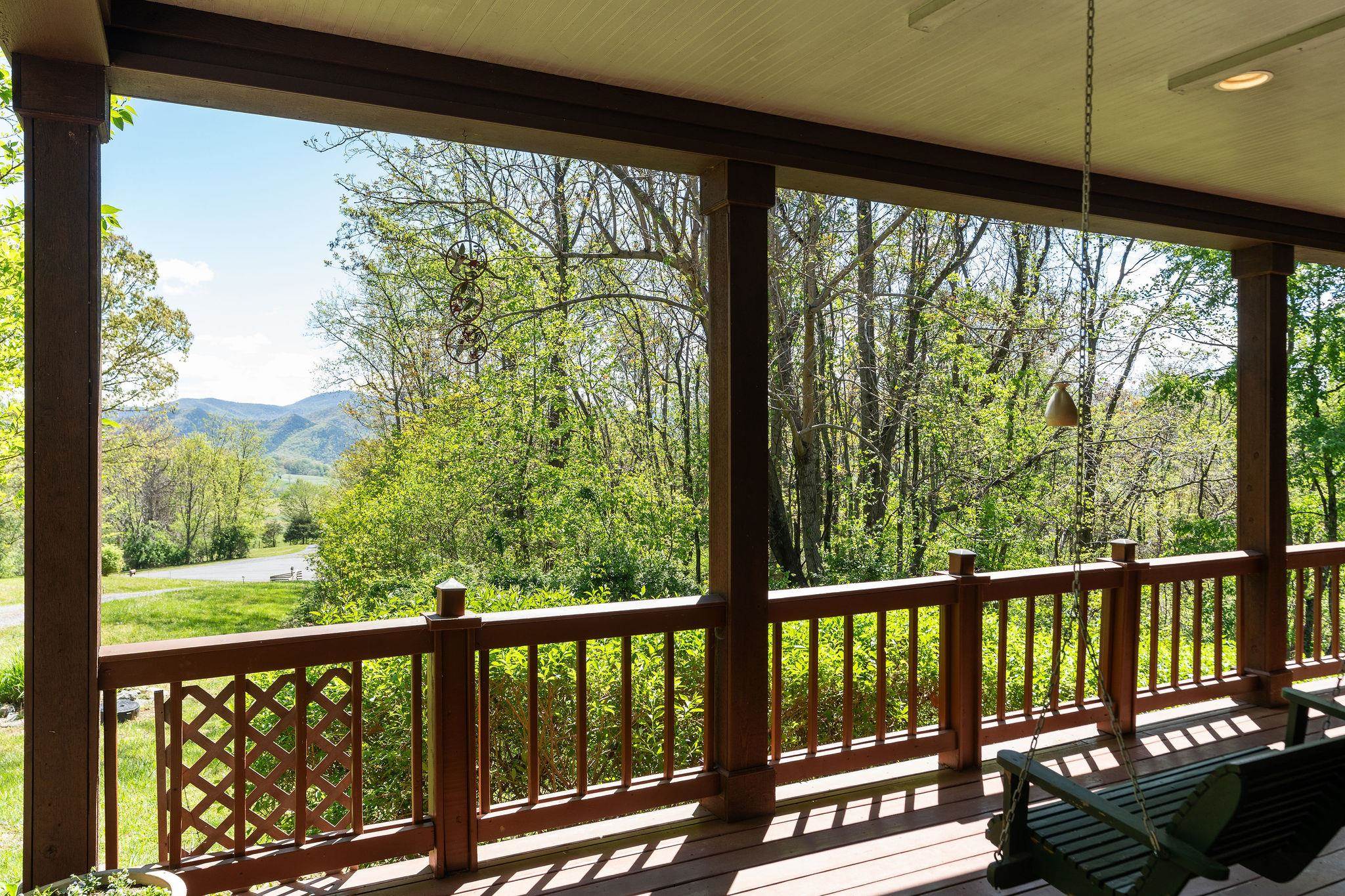 150 FAIRFIELD ESTATES DR, RAPHINE, Virginia 24472, 4 Bedrooms Bedrooms, ,3 BathroomsBathrooms,Residential,Cracker Barrell House!,150 FAIRFIELD ESTATES DR,676105 MLS # 676105