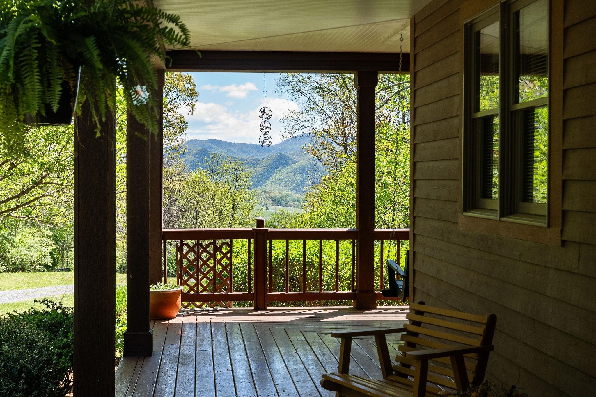 150 FAIRFIELD ESTATES DR, RAPHINE, Virginia 24472, 4 Bedrooms Bedrooms, ,3 BathroomsBathrooms,Residential,Cracker Barrell House!,150 FAIRFIELD ESTATES DR,676105 MLS # 676105