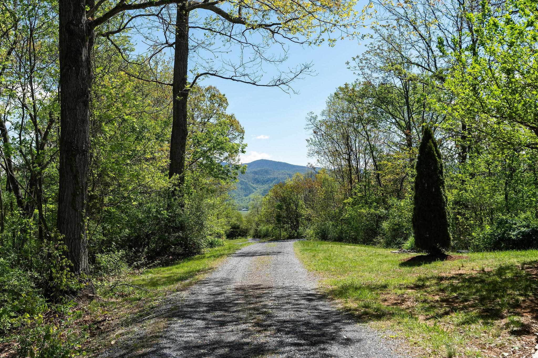 150 FAIRFIELD ESTATES DR, RAPHINE, Virginia 24472, 4 Bedrooms Bedrooms, ,3 BathroomsBathrooms,Residential,Cracker Barrell House!,150 FAIRFIELD ESTATES DR,676105 MLS # 676105