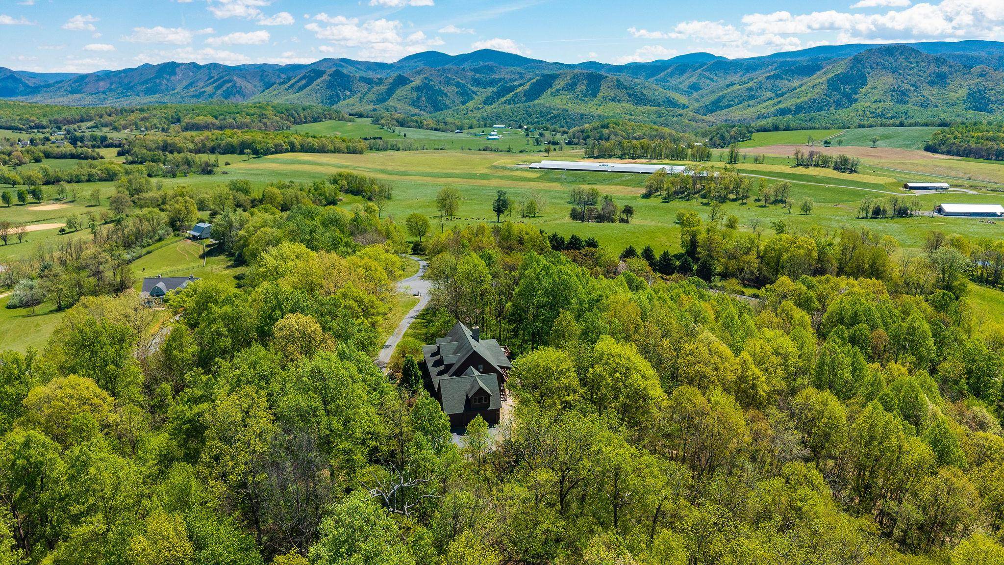 150 FAIRFIELD ESTATES DR, RAPHINE, Virginia 24472, 4 Bedrooms Bedrooms, ,3 BathroomsBathrooms,Residential,Cracker Barrell House!,150 FAIRFIELD ESTATES DR,676105 MLS # 676105