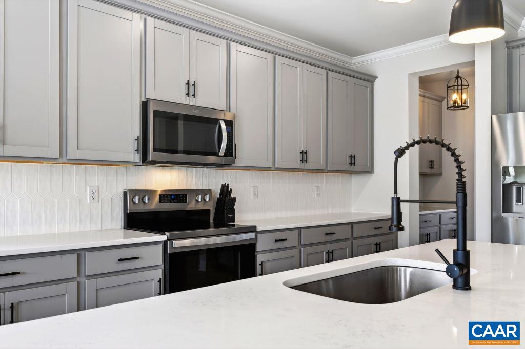 20 AVONWOODS CT, STAUNTON, Virginia 24401, 4 Bedrooms Bedrooms, ,3 BathroomsBathrooms,Residential,20 AVONWOODS CT,676107 MLS # 676107