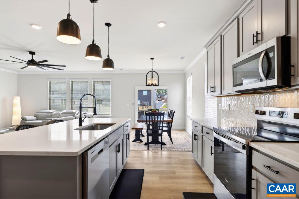 20 AVONWOODS CT, STAUNTON, Virginia 24401, 4 Bedrooms Bedrooms, ,3 BathroomsBathrooms,Residential,20 AVONWOODS CT,676107 MLS # 676107