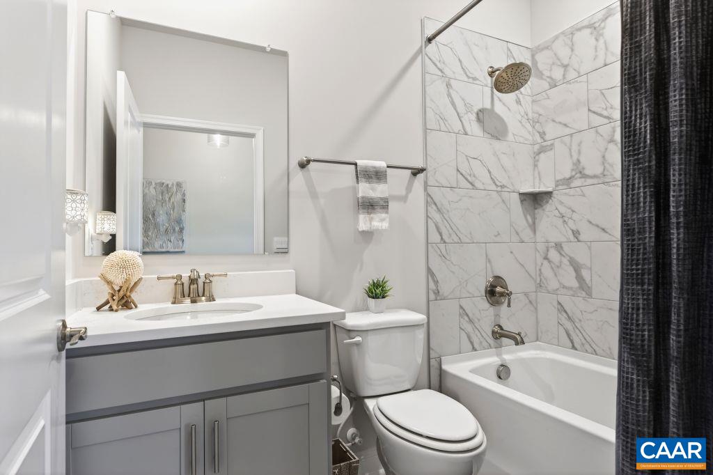 20 AVONWOODS CT, STAUNTON, Virginia 24401, 4 Bedrooms Bedrooms, ,3 BathroomsBathrooms,Residential,20 AVONWOODS CT,676107 MLS # 676107