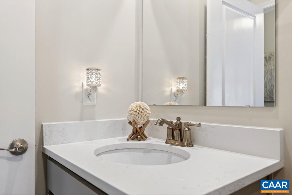 20 AVONWOODS CT, STAUNTON, Virginia 24401, 4 Bedrooms Bedrooms, ,3 BathroomsBathrooms,Residential,20 AVONWOODS CT,676107 MLS # 676107