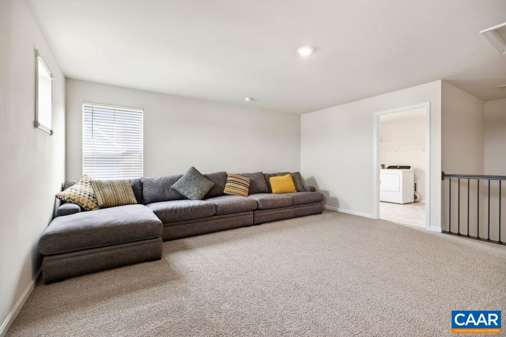 20 AVONWOODS CT, STAUNTON, Virginia 24401, 4 Bedrooms Bedrooms, ,3 BathroomsBathrooms,Residential,20 AVONWOODS CT,676107 MLS # 676107