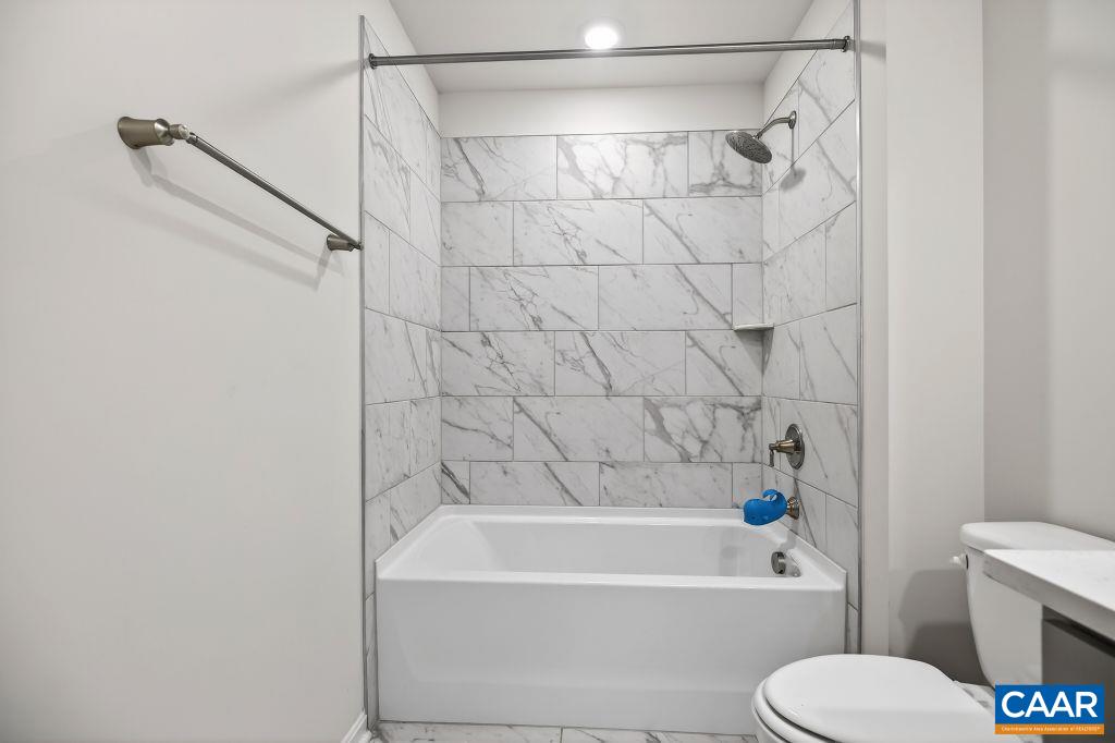 20 AVONWOODS CT, STAUNTON, Virginia 24401, 4 Bedrooms Bedrooms, ,3 BathroomsBathrooms,Residential,20 AVONWOODS CT,676107 MLS # 676107