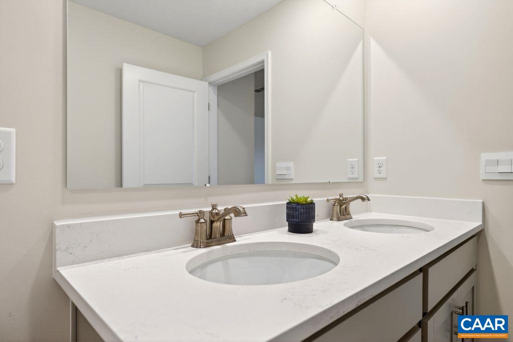 20 AVONWOODS CT, STAUNTON, Virginia 24401, 4 Bedrooms Bedrooms, ,3 BathroomsBathrooms,Residential,20 AVONWOODS CT,676107 MLS # 676107