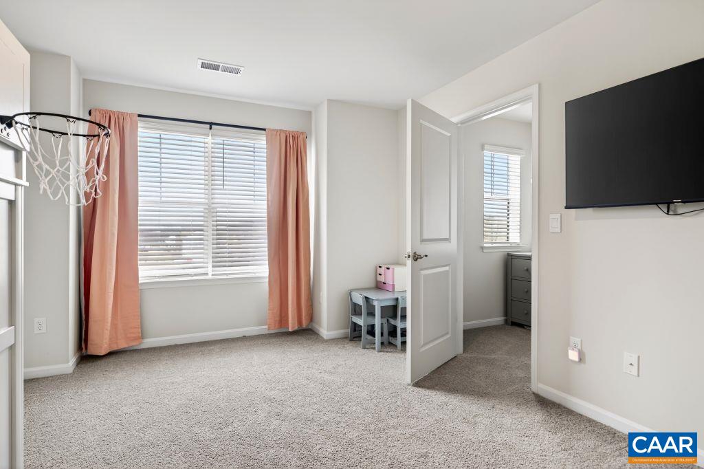 20 AVONWOODS CT, STAUNTON, Virginia 24401, 4 Bedrooms Bedrooms, ,3 BathroomsBathrooms,Residential,20 AVONWOODS CT,676107 MLS # 676107