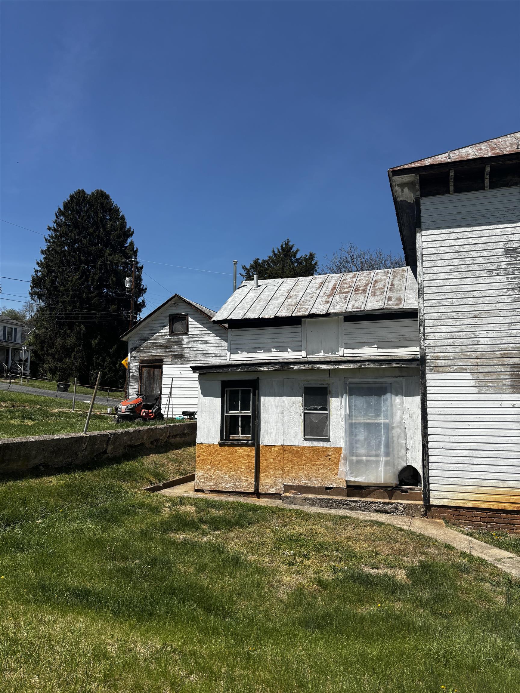 502 TANNEHILL ST, STAUNTON, Virginia 24401, 3 Bedrooms Bedrooms, ,1 BathroomBathrooms,Residential,502 TANNEHILL ST,676111 MLS # 676111