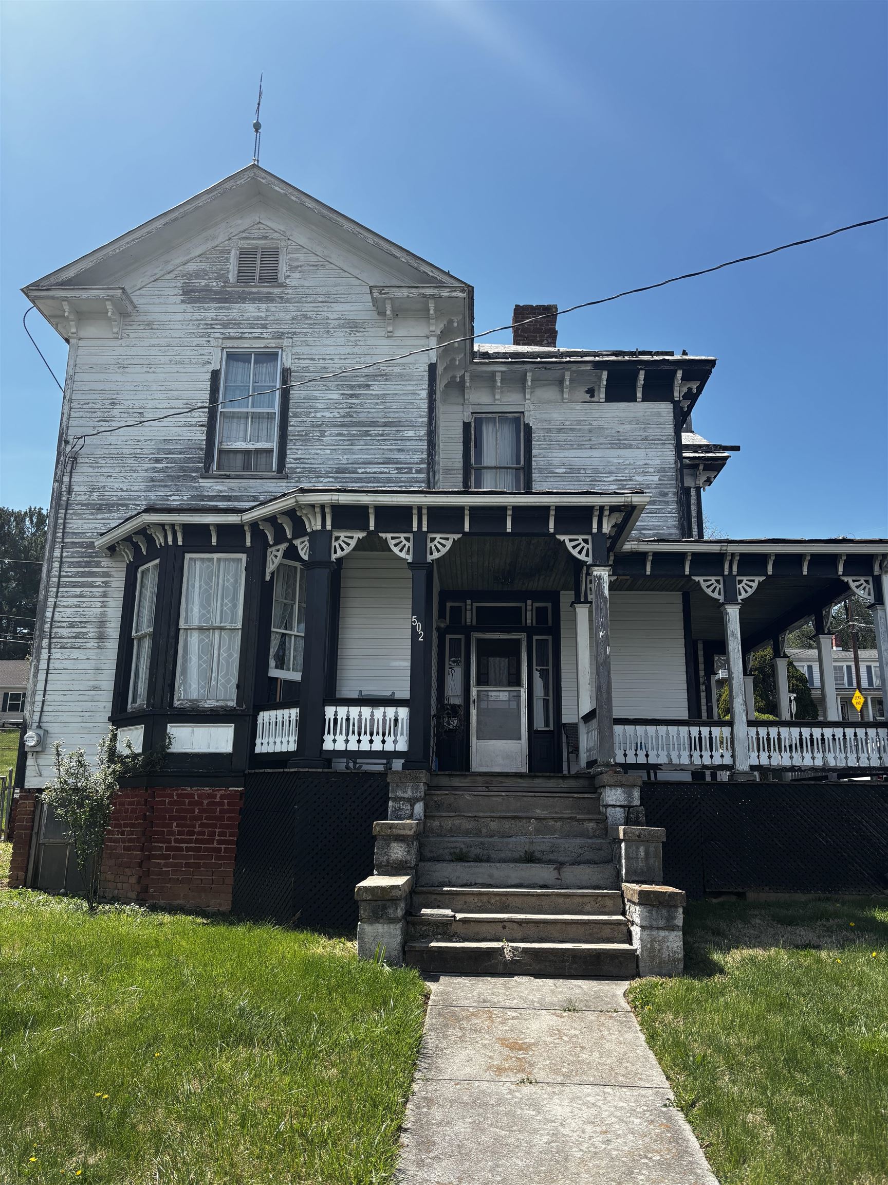 502 TANNEHILL ST, STAUNTON, Virginia 24401, 3 Bedrooms Bedrooms, ,1 BathroomBathrooms,Residential,502 TANNEHILL ST,676111 MLS # 676111