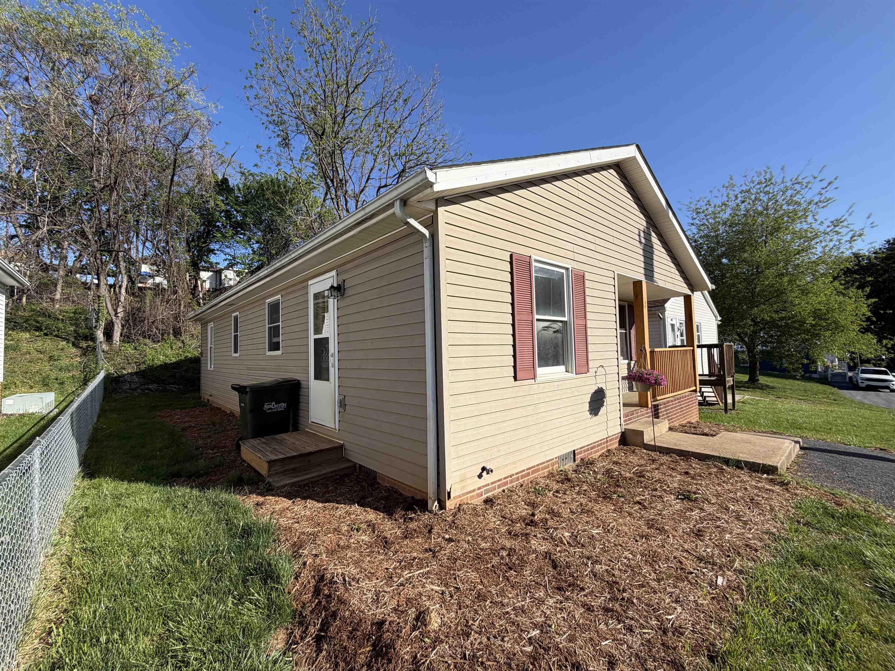 636 A ST, STAUNTON, Virginia 24401, 3 Bedrooms Bedrooms, ,2 BathroomsBathrooms,Residential,636 A ST,676113 MLS # 676113