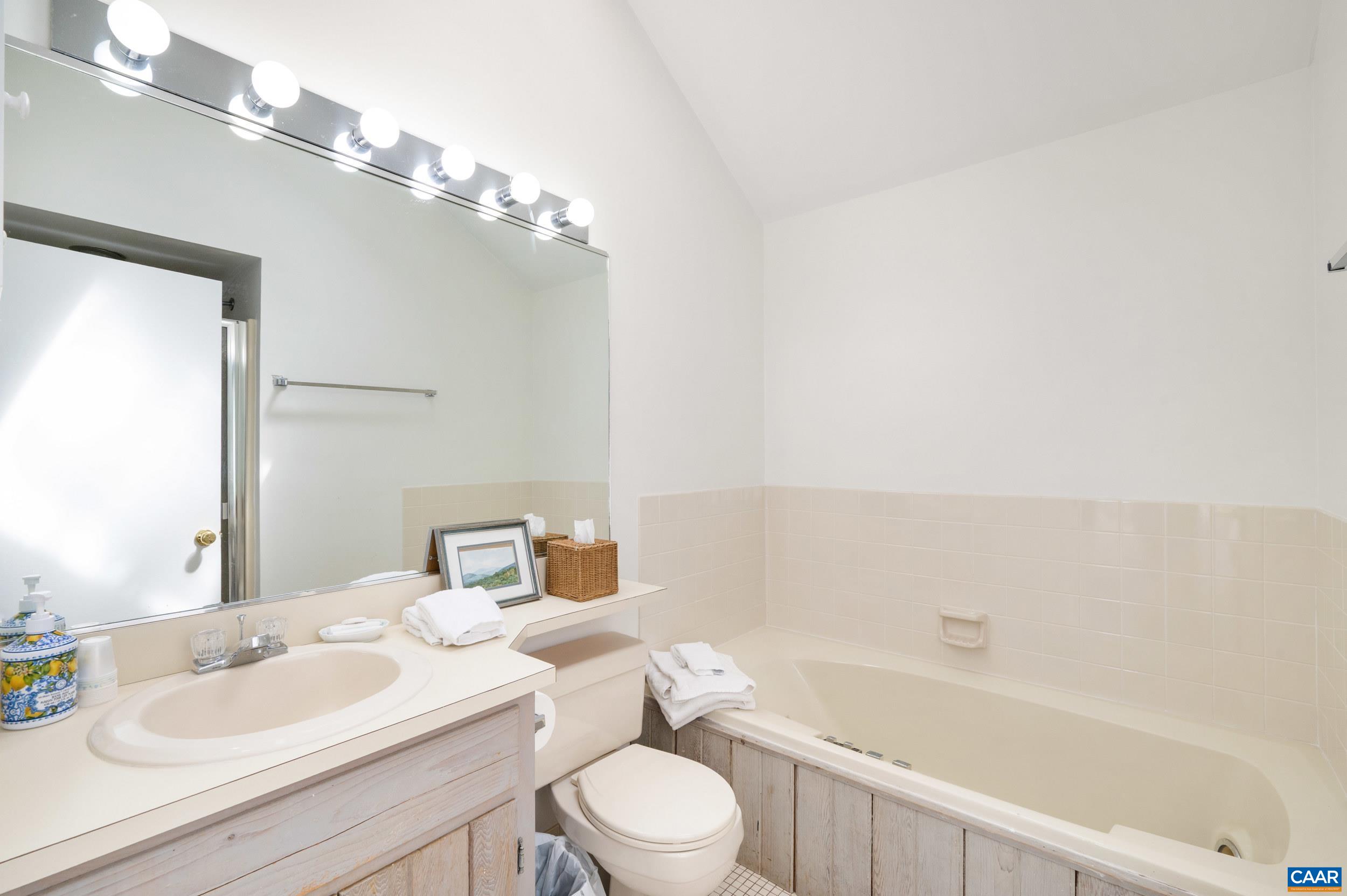 44 EAST CATOCTIN DR, WINTERGREEN RESORT, Virginia 22967, 4 Bedrooms Bedrooms, ,4 BathroomsBathrooms,Residential,11E-C-5,44 EAST CATOCTIN DR,676114 MLS # 676114