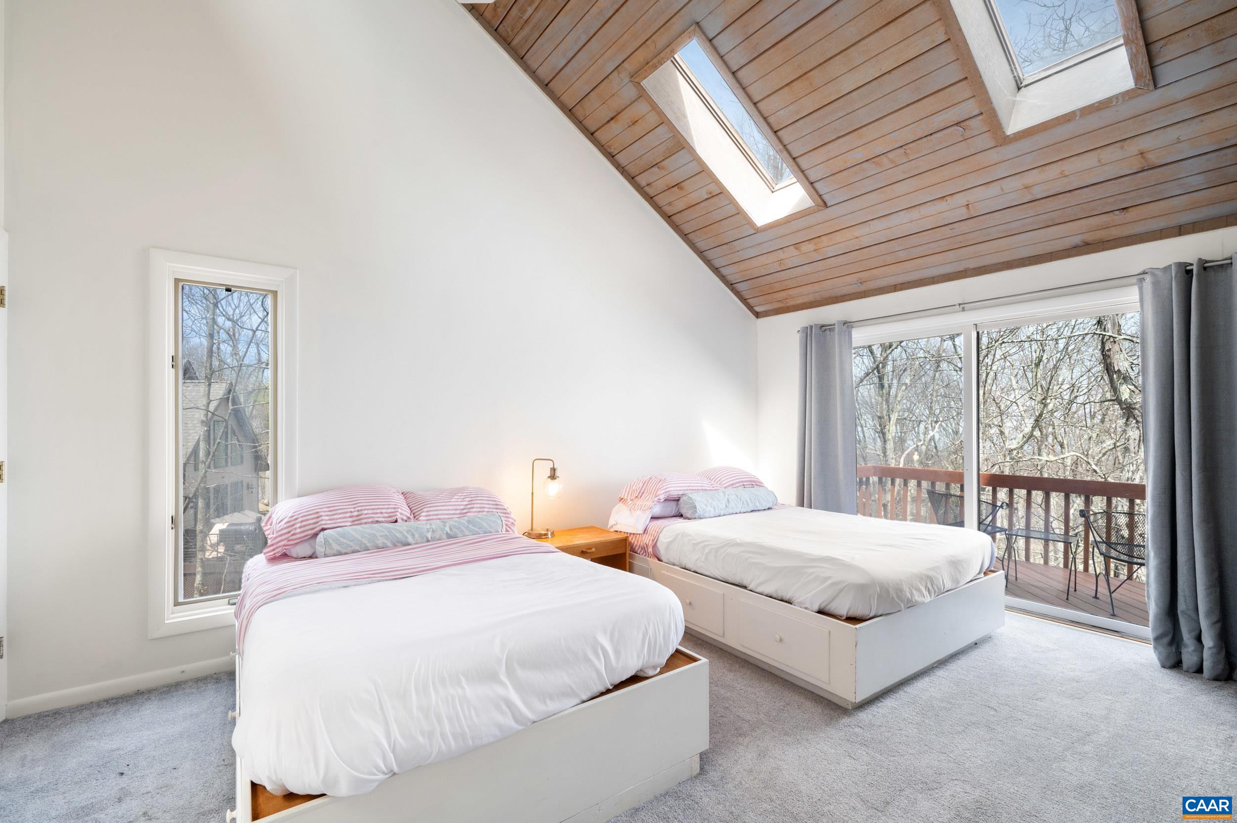 44 EAST CATOCTIN DR, WINTERGREEN RESORT, Virginia 22967, 4 Bedrooms Bedrooms, ,4 BathroomsBathrooms,Residential,11E-C-5,44 EAST CATOCTIN DR,676114 MLS # 676114