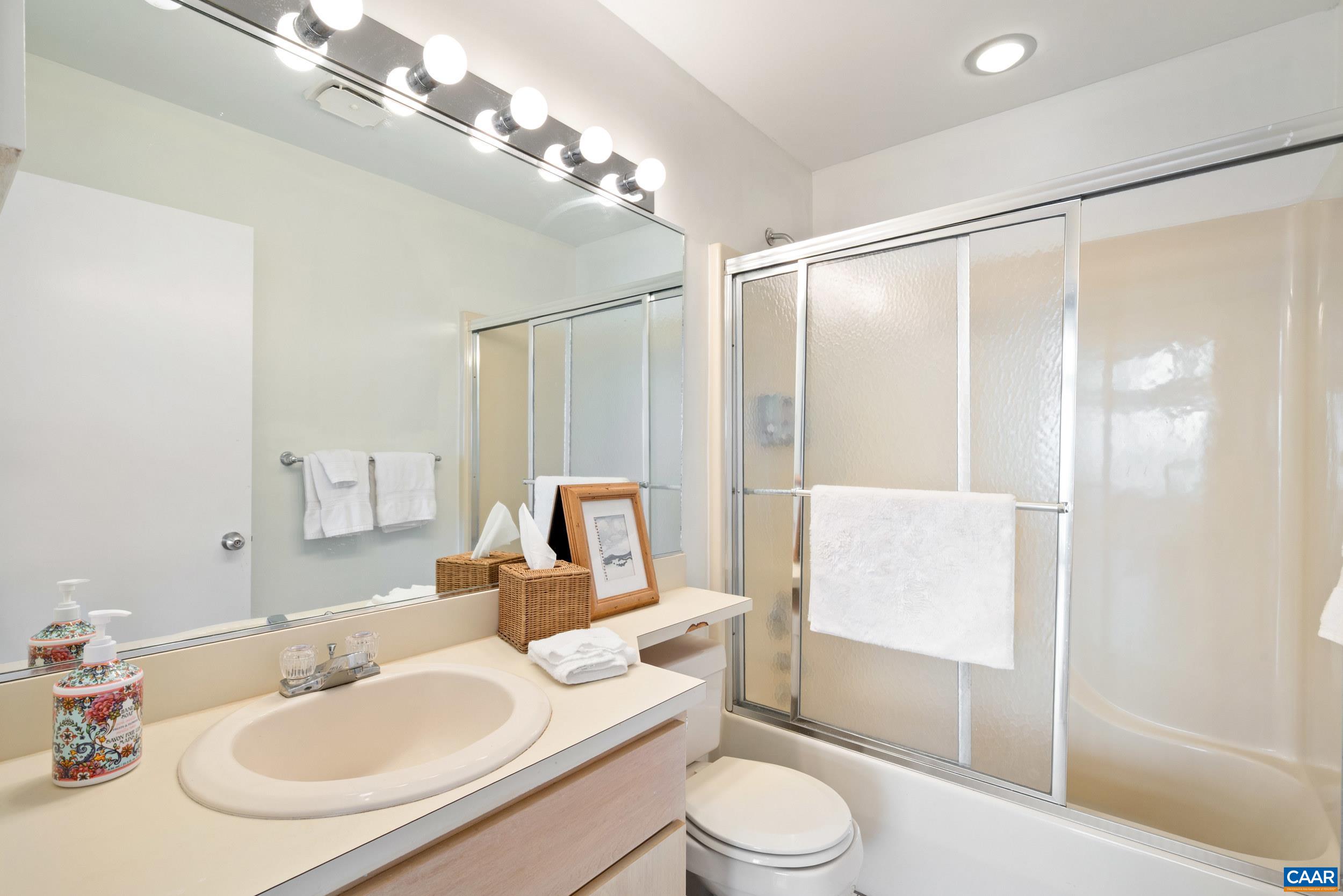 44 EAST CATOCTIN DR, WINTERGREEN RESORT, Virginia 22967, 4 Bedrooms Bedrooms, ,4 BathroomsBathrooms,Residential,11E-C-5,44 EAST CATOCTIN DR,676114 MLS # 676114