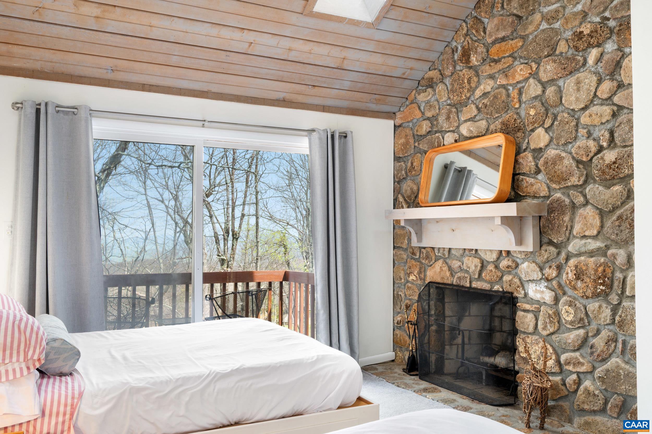 44 EAST CATOCTIN DR, WINTERGREEN RESORT, Virginia 22967, 4 Bedrooms Bedrooms, ,4 BathroomsBathrooms,Residential,11E-C-5,44 EAST CATOCTIN DR,676114 MLS # 676114