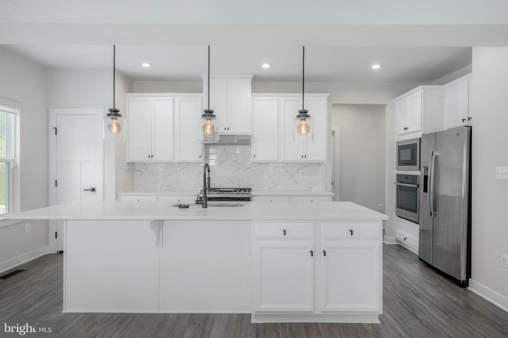 9104 MAPLE RUN DR, FREDERICKSBURG, Virginia 22407, 5 Bedrooms Bedrooms, ,4 BathroomsBathrooms,Residential,9104 MAPLE RUN DR,VASP2040660 MLS # VASP2040660