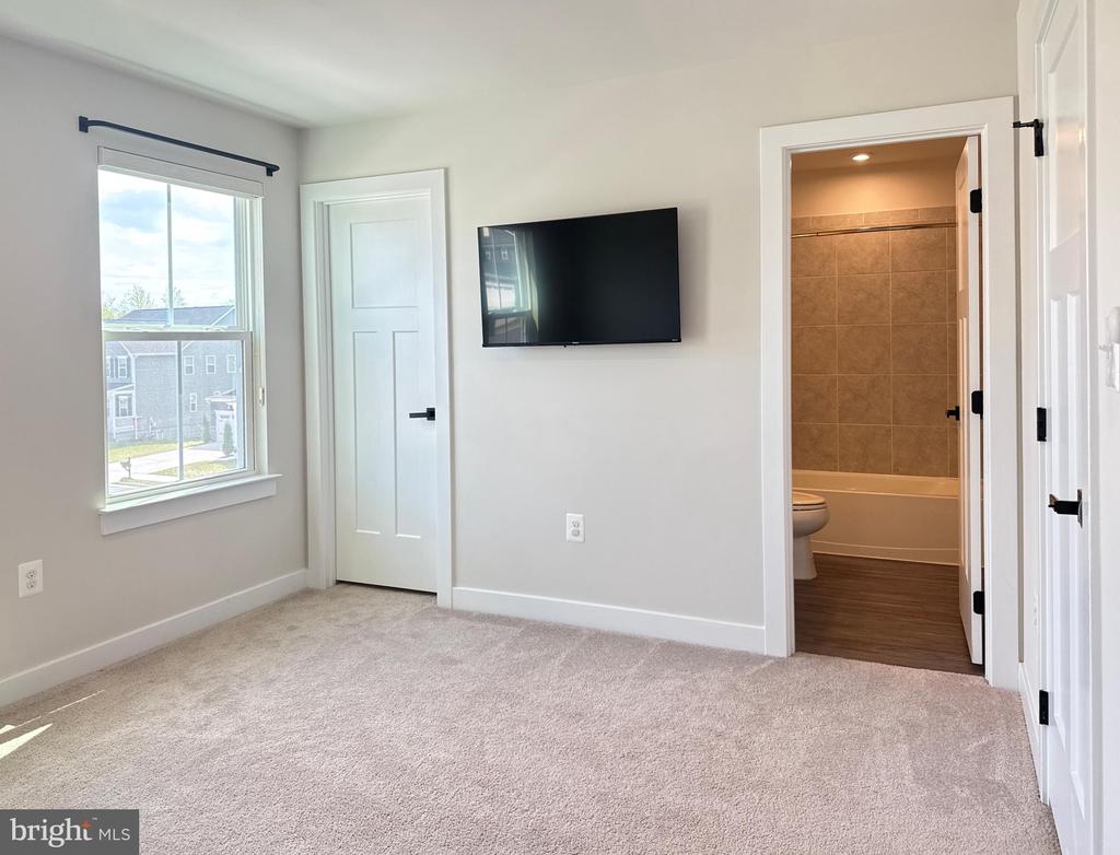 9104 MAPLE RUN DR, FREDERICKSBURG, Virginia 22407, 5 Bedrooms Bedrooms, ,4 BathroomsBathrooms,Residential,9104 MAPLE RUN DR,VASP2040660 MLS # VASP2040660