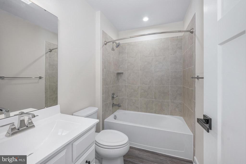 9104 MAPLE RUN DR, FREDERICKSBURG, Virginia 22407, 5 Bedrooms Bedrooms, ,4 BathroomsBathrooms,Residential,9104 MAPLE RUN DR,VASP2040660 MLS # VASP2040660