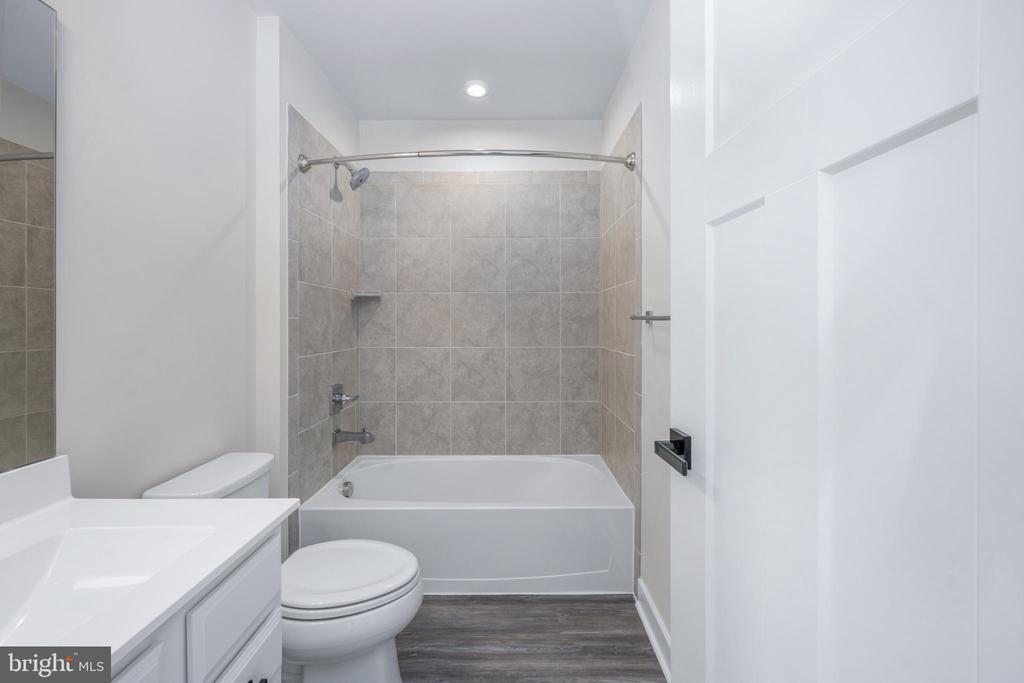 9104 MAPLE RUN DR, FREDERICKSBURG, Virginia 22407, 5 Bedrooms Bedrooms, ,4 BathroomsBathrooms,Residential,9104 MAPLE RUN DR,VASP2040660 MLS # VASP2040660