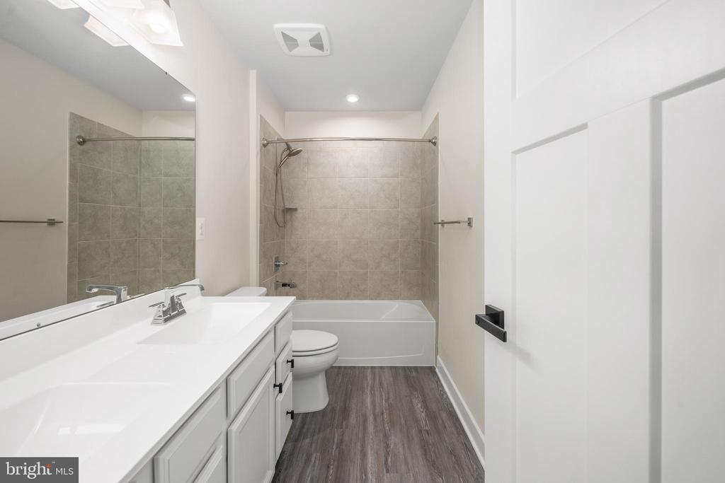 9104 MAPLE RUN DR, FREDERICKSBURG, Virginia 22407, 5 Bedrooms Bedrooms, ,4 BathroomsBathrooms,Residential,9104 MAPLE RUN DR,VASP2040660 MLS # VASP2040660