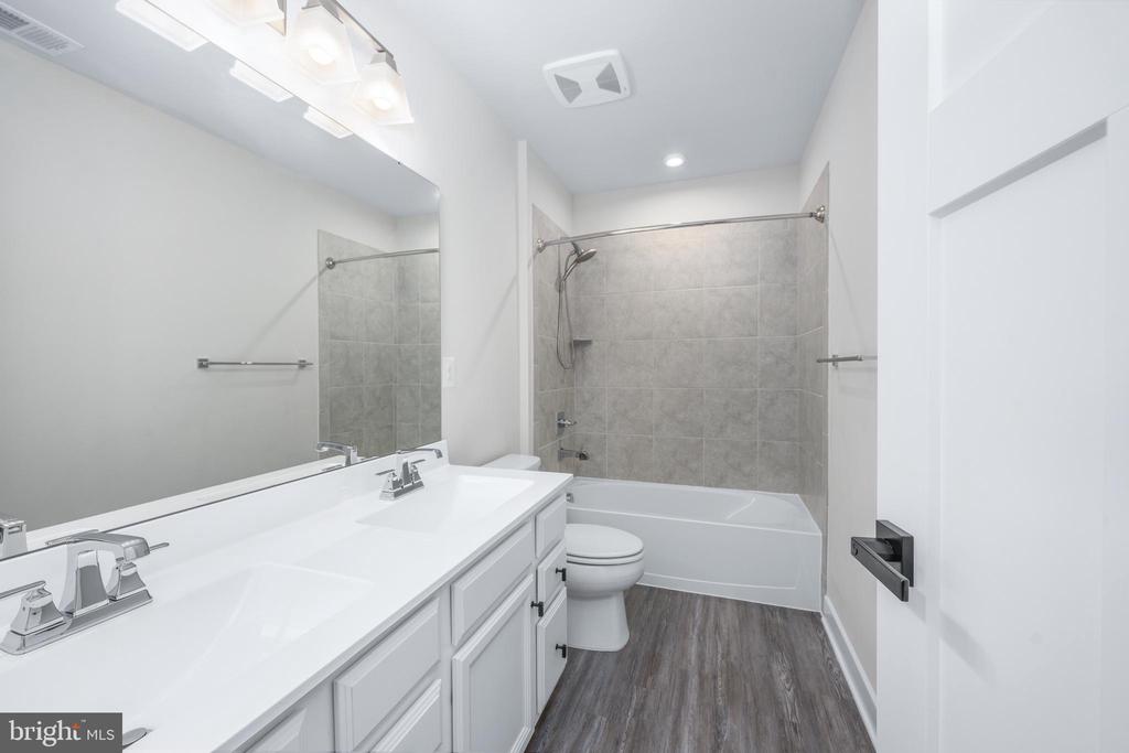 9104 MAPLE RUN DR, FREDERICKSBURG, Virginia 22407, 5 Bedrooms Bedrooms, ,4 BathroomsBathrooms,Residential,9104 MAPLE RUN DR,VASP2040660 MLS # VASP2040660