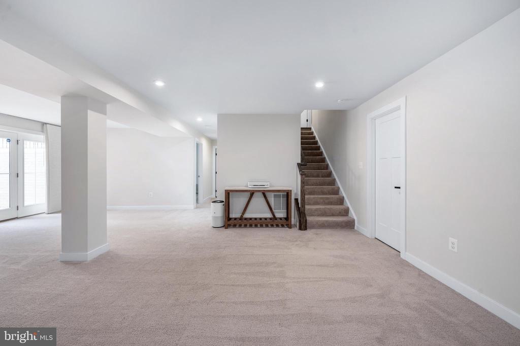 9104 MAPLE RUN DR, FREDERICKSBURG, Virginia 22407, 5 Bedrooms Bedrooms, ,4 BathroomsBathrooms,Residential,9104 MAPLE RUN DR,VASP2040660 MLS # VASP2040660