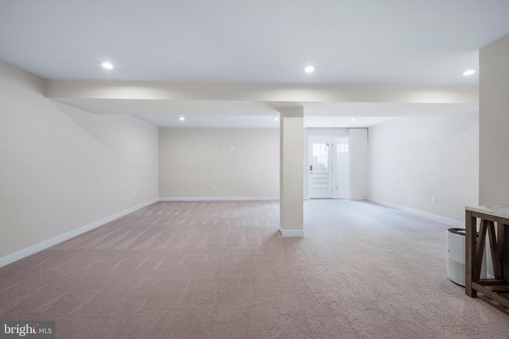 9104 MAPLE RUN DR, FREDERICKSBURG, Virginia 22407, 5 Bedrooms Bedrooms, ,4 BathroomsBathrooms,Residential,9104 MAPLE RUN DR,VASP2040660 MLS # VASP2040660