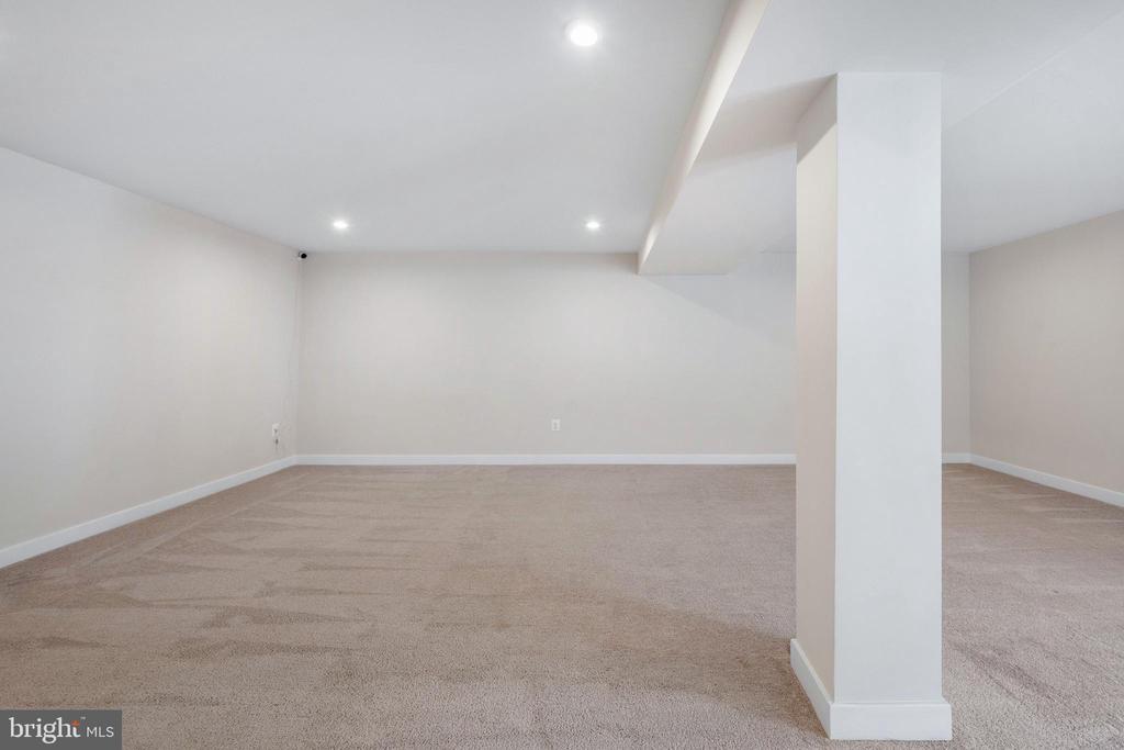 9104 MAPLE RUN DR, FREDERICKSBURG, Virginia 22407, 5 Bedrooms Bedrooms, ,4 BathroomsBathrooms,Residential,9104 MAPLE RUN DR,VASP2040660 MLS # VASP2040660