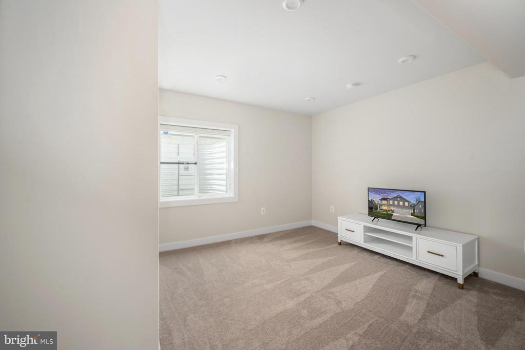 9104 MAPLE RUN DR, FREDERICKSBURG, Virginia 22407, 5 Bedrooms Bedrooms, ,4 BathroomsBathrooms,Residential,9104 MAPLE RUN DR,VASP2040660 MLS # VASP2040660