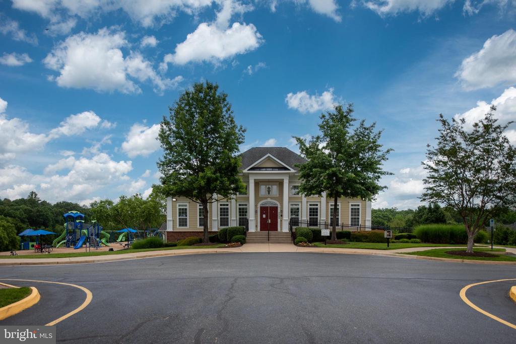 9104 MAPLE RUN DR, FREDERICKSBURG, Virginia 22407, 5 Bedrooms Bedrooms, ,4 BathroomsBathrooms,Residential,9104 MAPLE RUN DR,VASP2040660 MLS # VASP2040660