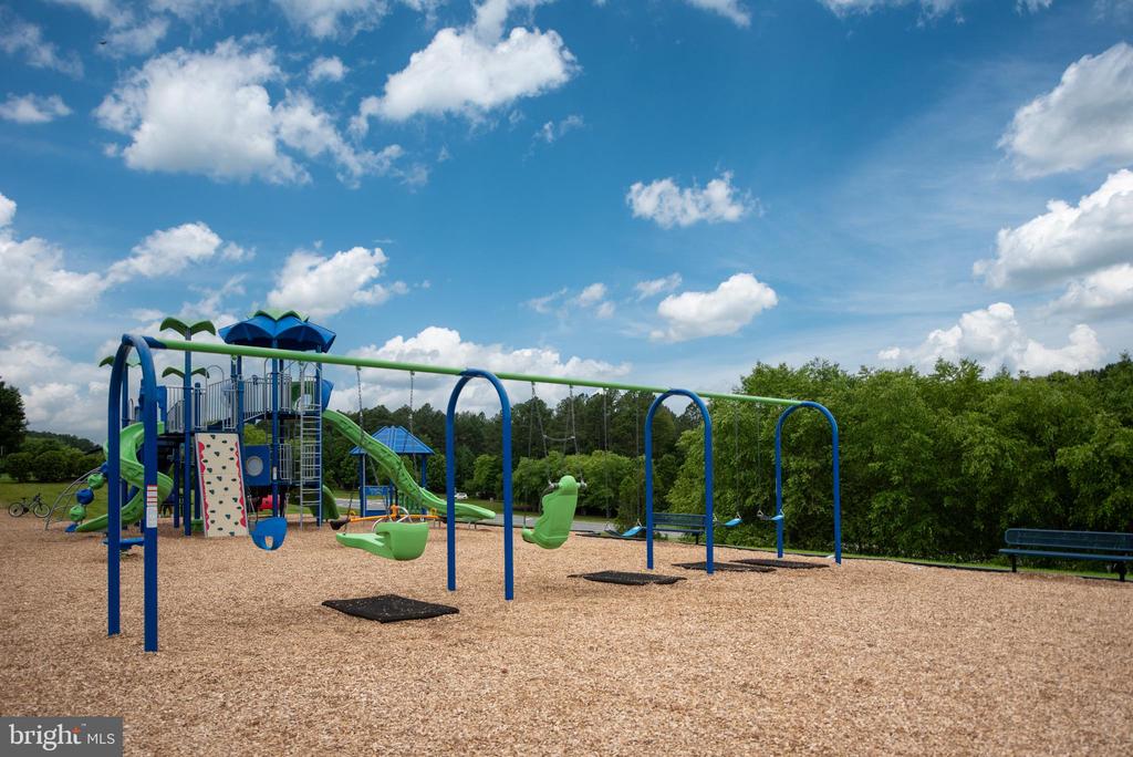 9104 MAPLE RUN DR, FREDERICKSBURG, Virginia 22407, 5 Bedrooms Bedrooms, ,4 BathroomsBathrooms,Residential,9104 MAPLE RUN DR,VASP2040660 MLS # VASP2040660