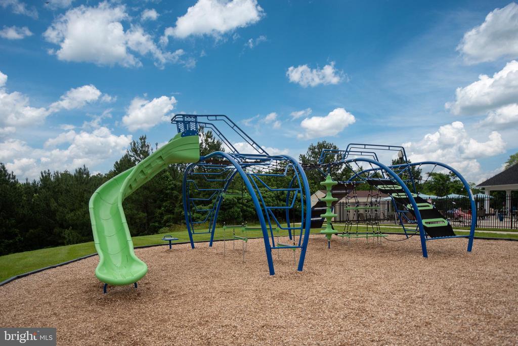 9104 MAPLE RUN DR, FREDERICKSBURG, Virginia 22407, 5 Bedrooms Bedrooms, ,4 BathroomsBathrooms,Residential,9104 MAPLE RUN DR,VASP2040660 MLS # VASP2040660