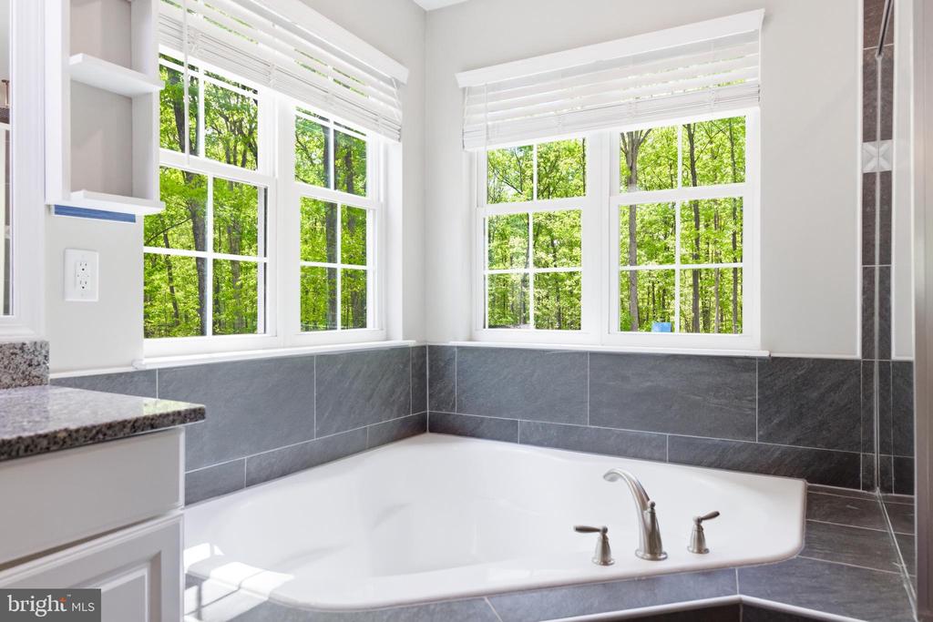 6324 VINT HILL RD, WARRENTON, Virginia 20187, 5 Bedrooms Bedrooms, ,2 BathroomsBathrooms,Residential,6324 VINT HILL RD,VAFQ2021488 MLS # VAFQ2021488