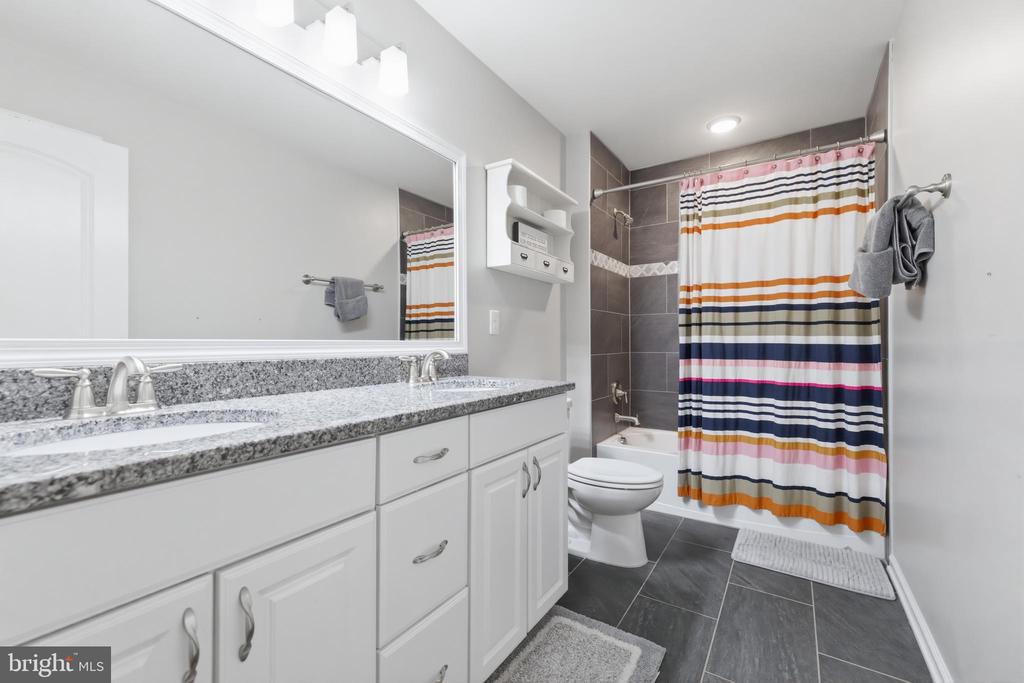 6324 VINT HILL RD, WARRENTON, Virginia 20187, 5 Bedrooms Bedrooms, ,2 BathroomsBathrooms,Residential,6324 VINT HILL RD,VAFQ2021488 MLS # VAFQ2021488