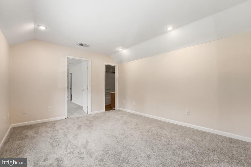 6537 WATERY MOUNTAIN RD, WARRENTON, Virginia 20186, 2 Bedrooms Bedrooms, ,2 BathroomsBathrooms,Residential,6537 WATERY MOUNTAIN RD,VAFQ2021660 MLS # VAFQ2021660