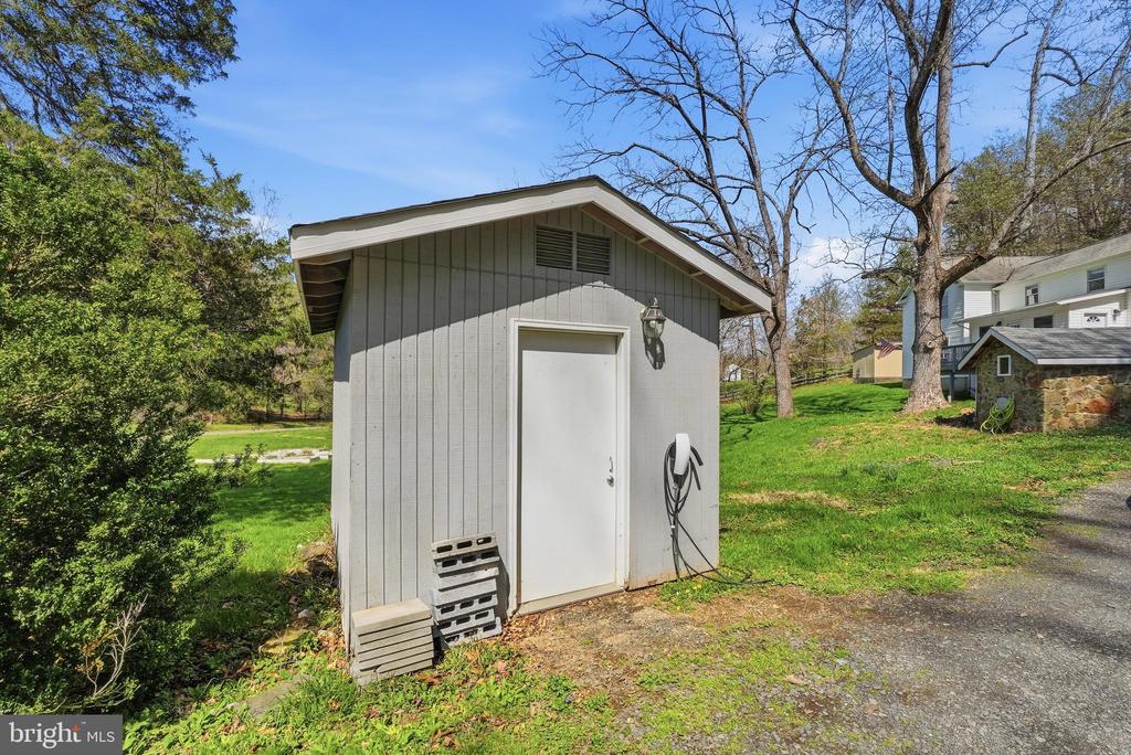 6537 WATERY MOUNTAIN RD, WARRENTON, Virginia 20186, 2 Bedrooms Bedrooms, ,2 BathroomsBathrooms,Residential,6537 WATERY MOUNTAIN RD,VAFQ2021660 MLS # VAFQ2021660