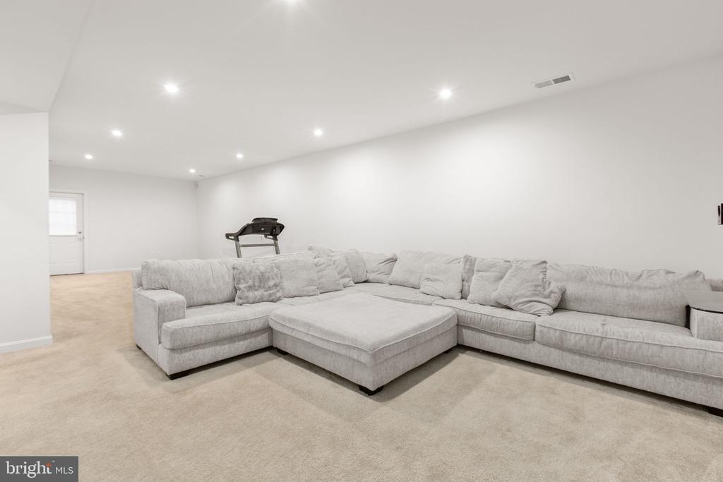 10413 SPOTSWOOD DR, FREDERICKSBURG, Virginia 22408, 4 Bedrooms Bedrooms, ,3 BathroomsBathrooms,Residential,10413 SPOTSWOOD DR,VASP2040564 MLS # VASP2040564