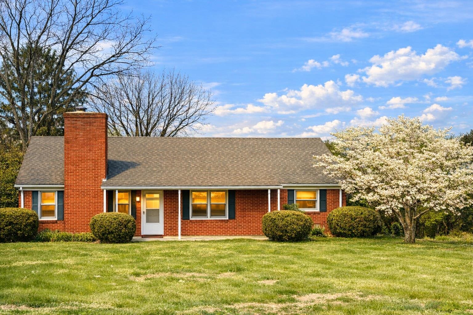 9 BALDWIN DR, STAUNTON, Virginia 24401, 3 Bedrooms Bedrooms, ,1 BathroomBathrooms,Residential,9 BALDWIN DR,675753 MLS # 675753