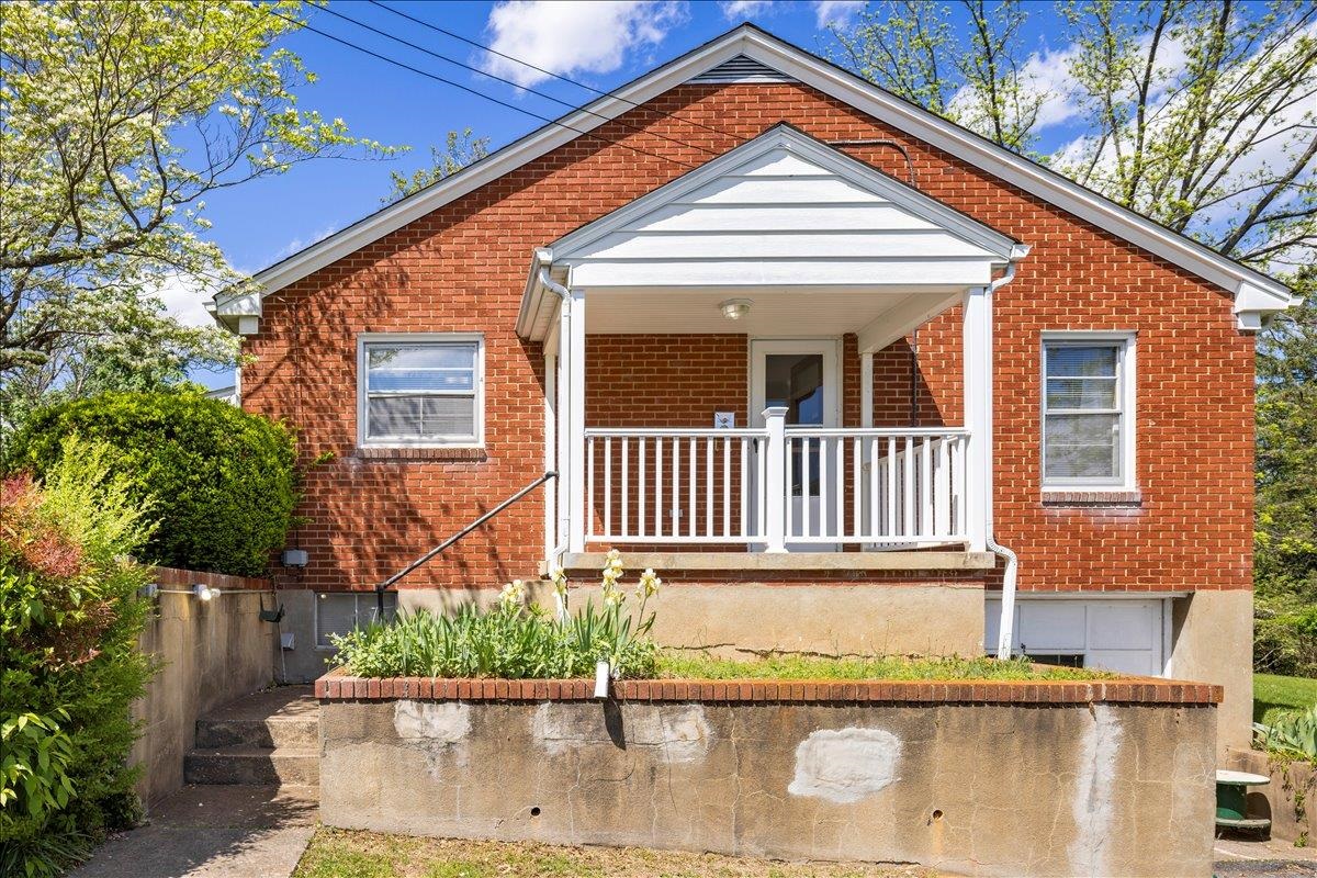 9 BALDWIN DR, STAUNTON, Virginia 24401, 3 Bedrooms Bedrooms, ,1 BathroomBathrooms,Residential,9 BALDWIN DR,675753 MLS # 675753