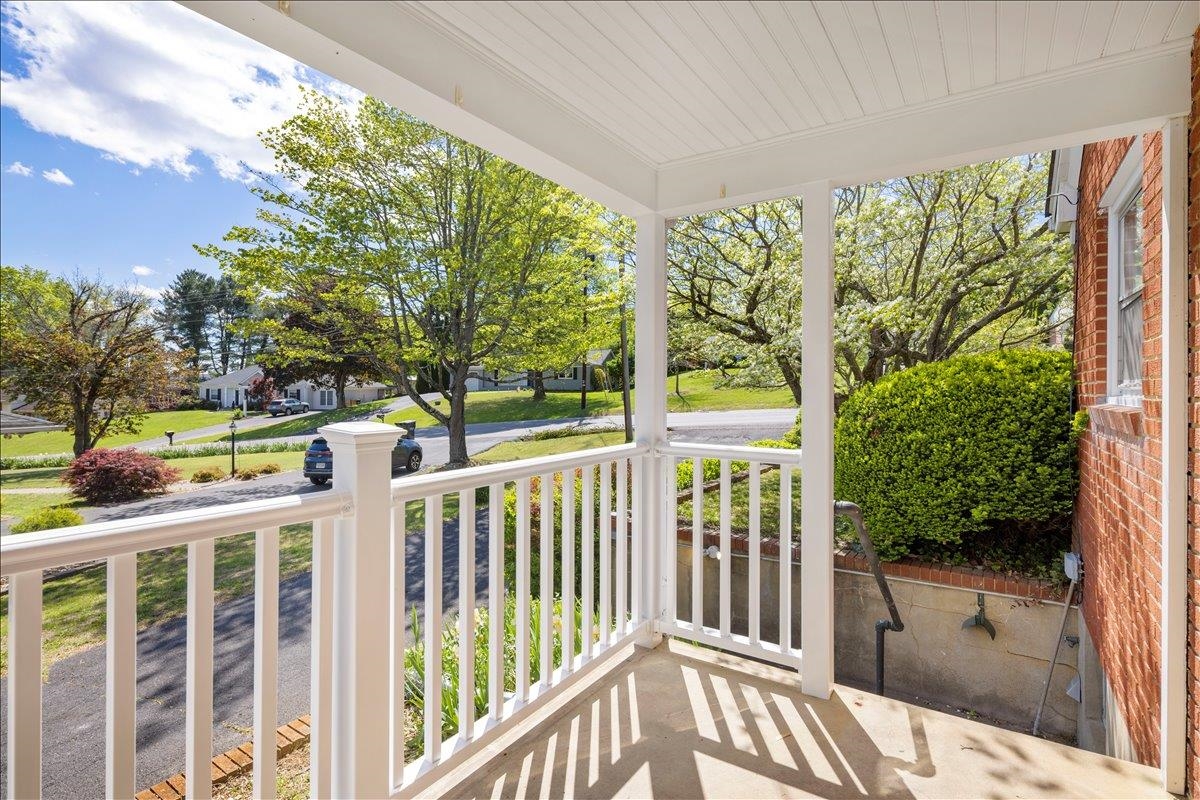 9 BALDWIN DR, STAUNTON, Virginia 24401, 3 Bedrooms Bedrooms, ,1 BathroomBathrooms,Residential,9 BALDWIN DR,675753 MLS # 675753