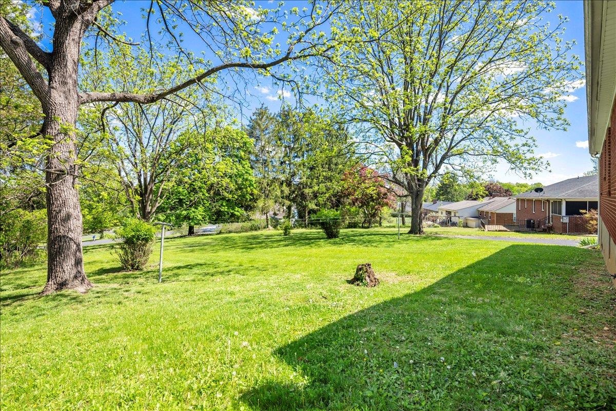 9 BALDWIN DR, STAUNTON, Virginia 24401, 3 Bedrooms Bedrooms, ,1 BathroomBathrooms,Residential,9 BALDWIN DR,675753 MLS # 675753