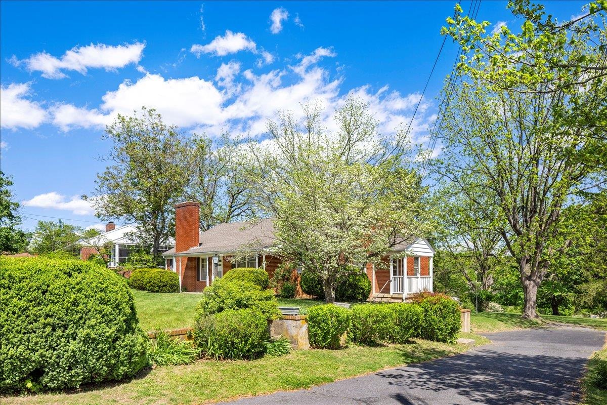 9 BALDWIN DR, STAUNTON, Virginia 24401, 3 Bedrooms Bedrooms, ,1 BathroomBathrooms,Residential,9 BALDWIN DR,675753 MLS # 675753