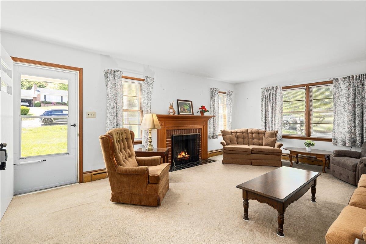 9 BALDWIN DR, STAUNTON, Virginia 24401, 3 Bedrooms Bedrooms, ,1 BathroomBathrooms,Residential,9 BALDWIN DR,675753 MLS # 675753