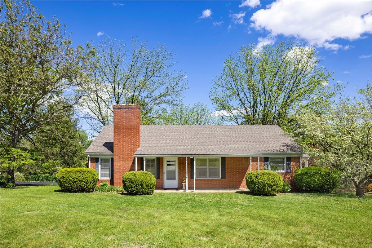 9 BALDWIN DR, STAUNTON, Virginia 24401, 3 Bedrooms Bedrooms, ,1 BathroomBathrooms,Residential,9 BALDWIN DR,675753 MLS # 675753