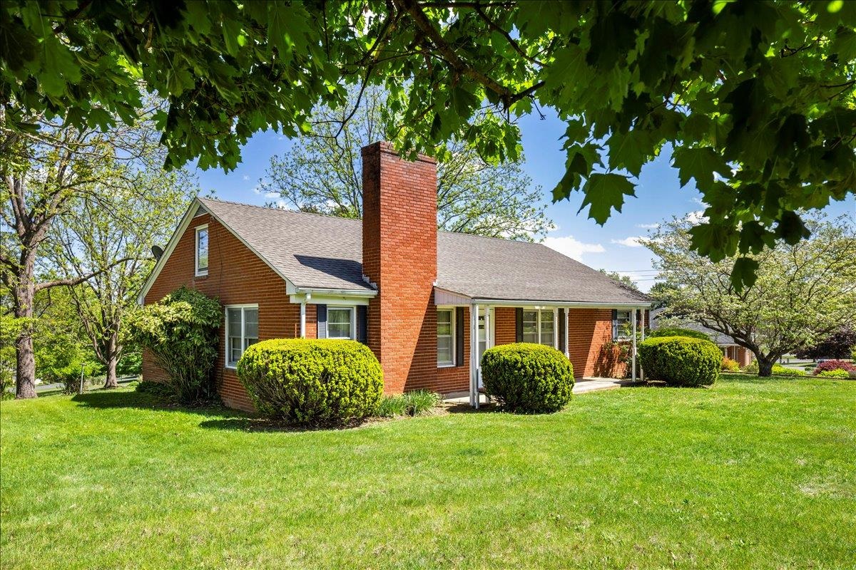 9 BALDWIN DR, STAUNTON, Virginia 24401, 3 Bedrooms Bedrooms, ,1 BathroomBathrooms,Residential,9 BALDWIN DR,675753 MLS # 675753