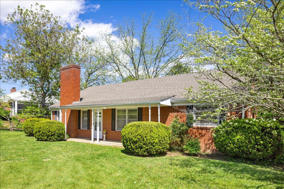 9 BALDWIN DR, STAUNTON, Virginia 24401, 3 Bedrooms Bedrooms, ,1 BathroomBathrooms,Residential,9 BALDWIN DR,675753 MLS # 675753