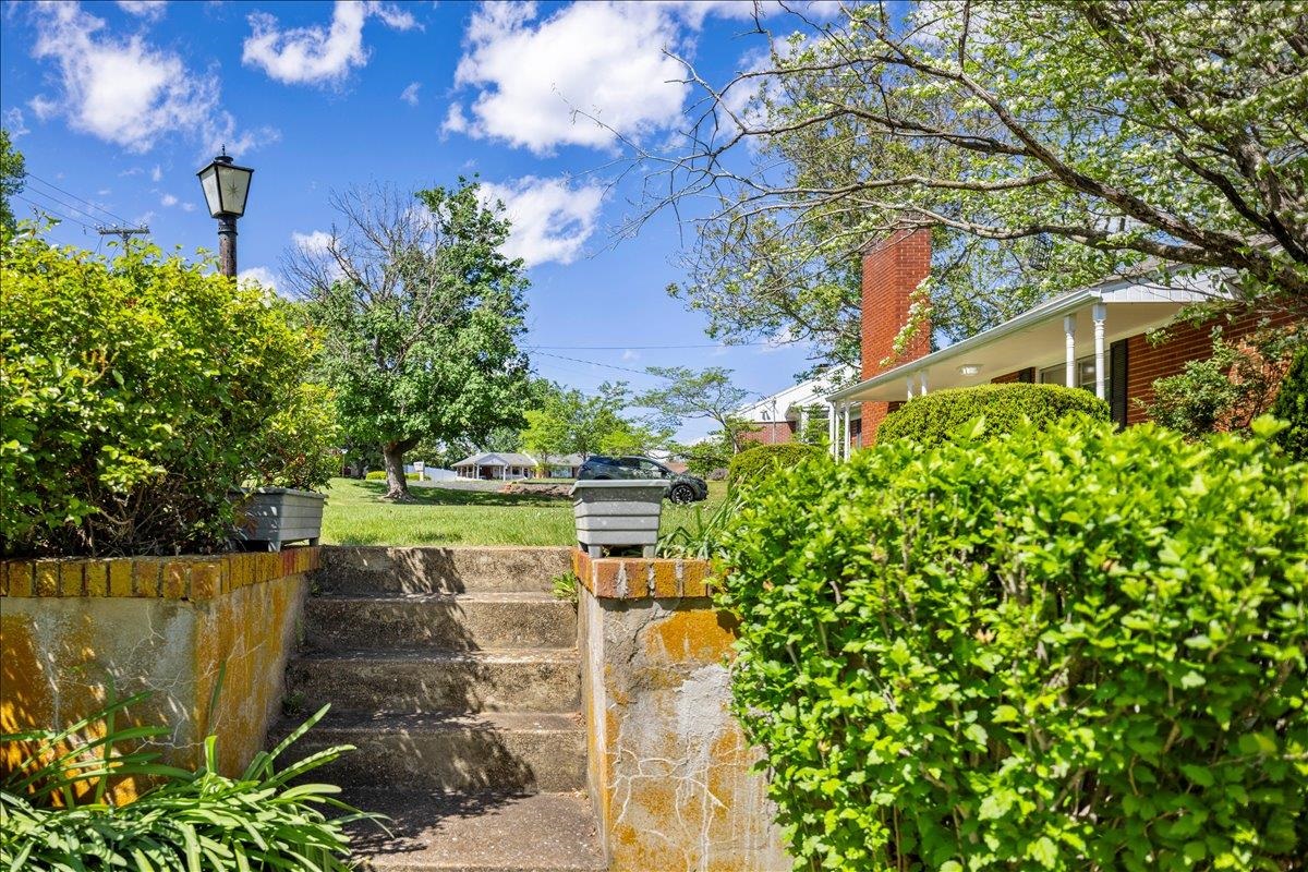 9 BALDWIN DR, STAUNTON, Virginia 24401, 3 Bedrooms Bedrooms, ,1 BathroomBathrooms,Residential,9 BALDWIN DR,675753 MLS # 675753