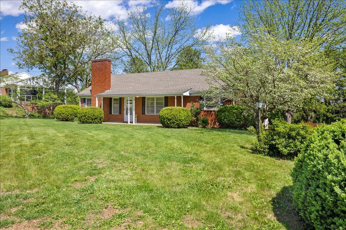 9 BALDWIN DR, STAUNTON, Virginia 24401, 3 Bedrooms Bedrooms, ,1 BathroomBathrooms,Residential,9 BALDWIN DR,675753 MLS # 675753