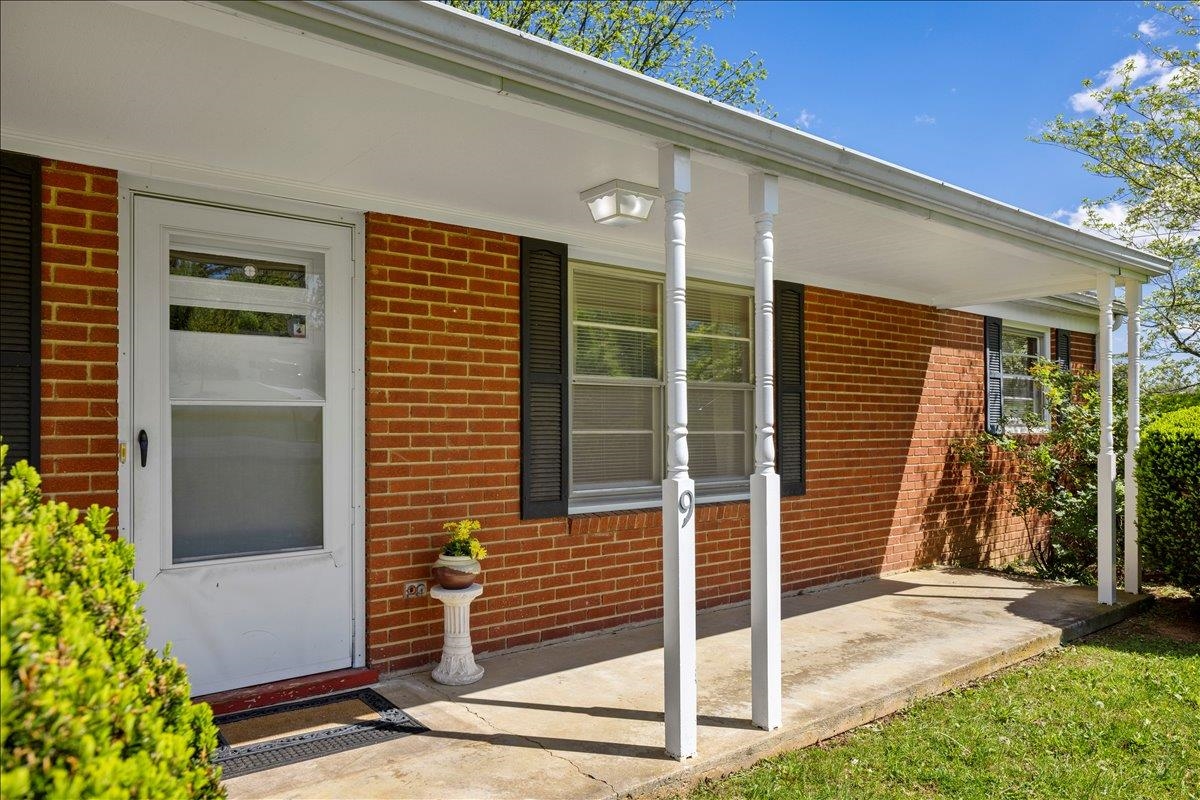 9 BALDWIN DR, STAUNTON, Virginia 24401, 3 Bedrooms Bedrooms, ,1 BathroomBathrooms,Residential,9 BALDWIN DR,675753 MLS # 675753