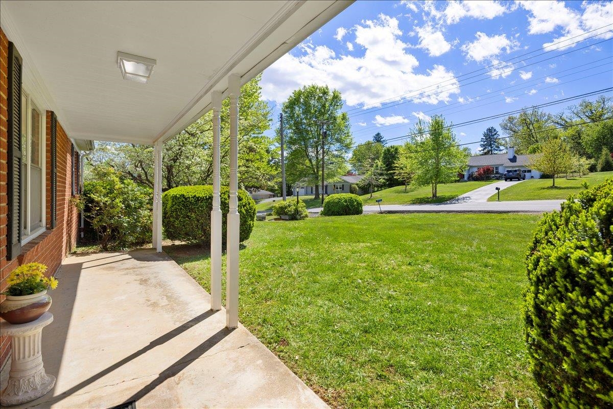 9 BALDWIN DR, STAUNTON, Virginia 24401, 3 Bedrooms Bedrooms, ,1 BathroomBathrooms,Residential,9 BALDWIN DR,675753 MLS # 675753